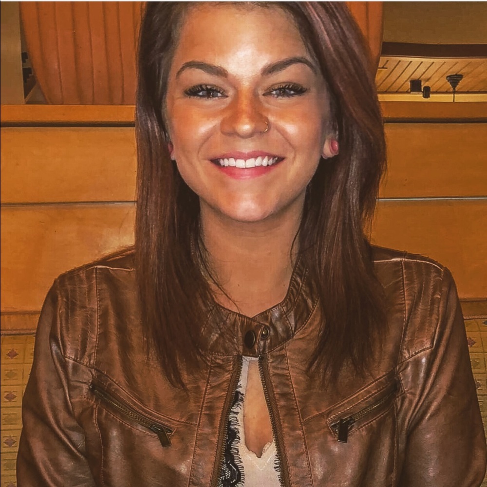 Meet your Posher, Abbey